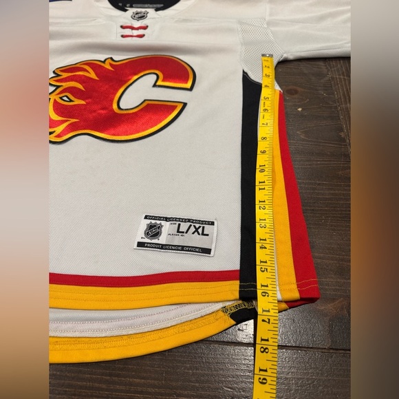 Calgary Flames NHL Hockey Jersey - Picture 9 of 10